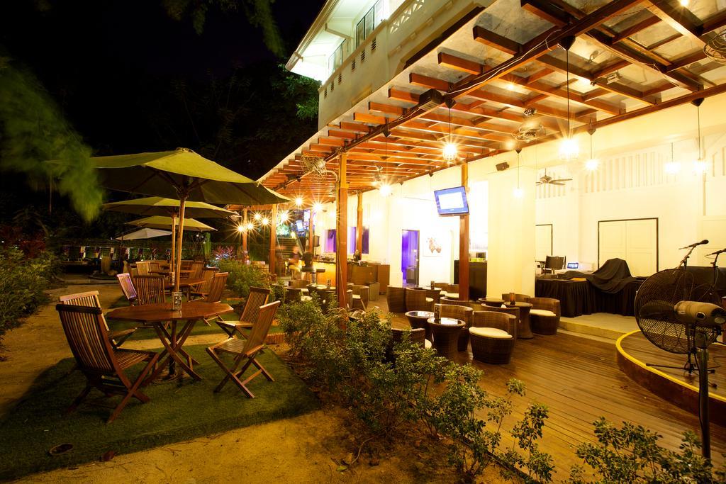 Raintr33 Hotel Singapore Exterior photo